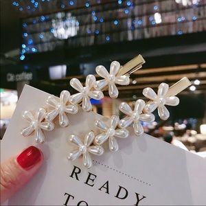 one beautiful brand new  Perl flower hair clip